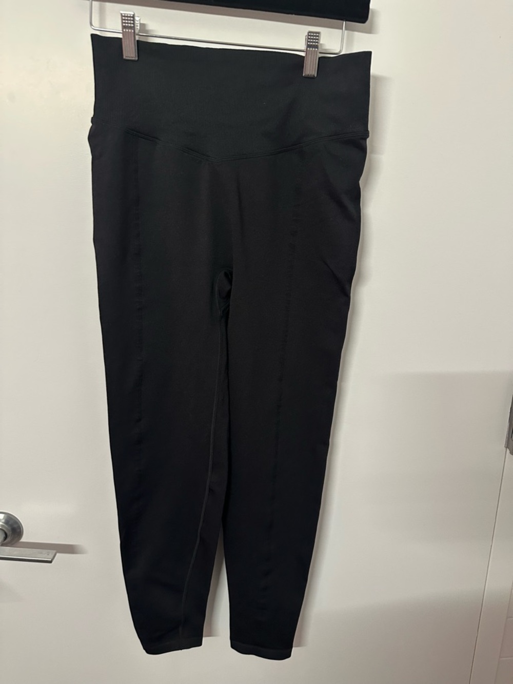 $45! Victoria’s Secret Women’s Gym Tights 28-30 in inseam. Size L. FREE SHIPPING